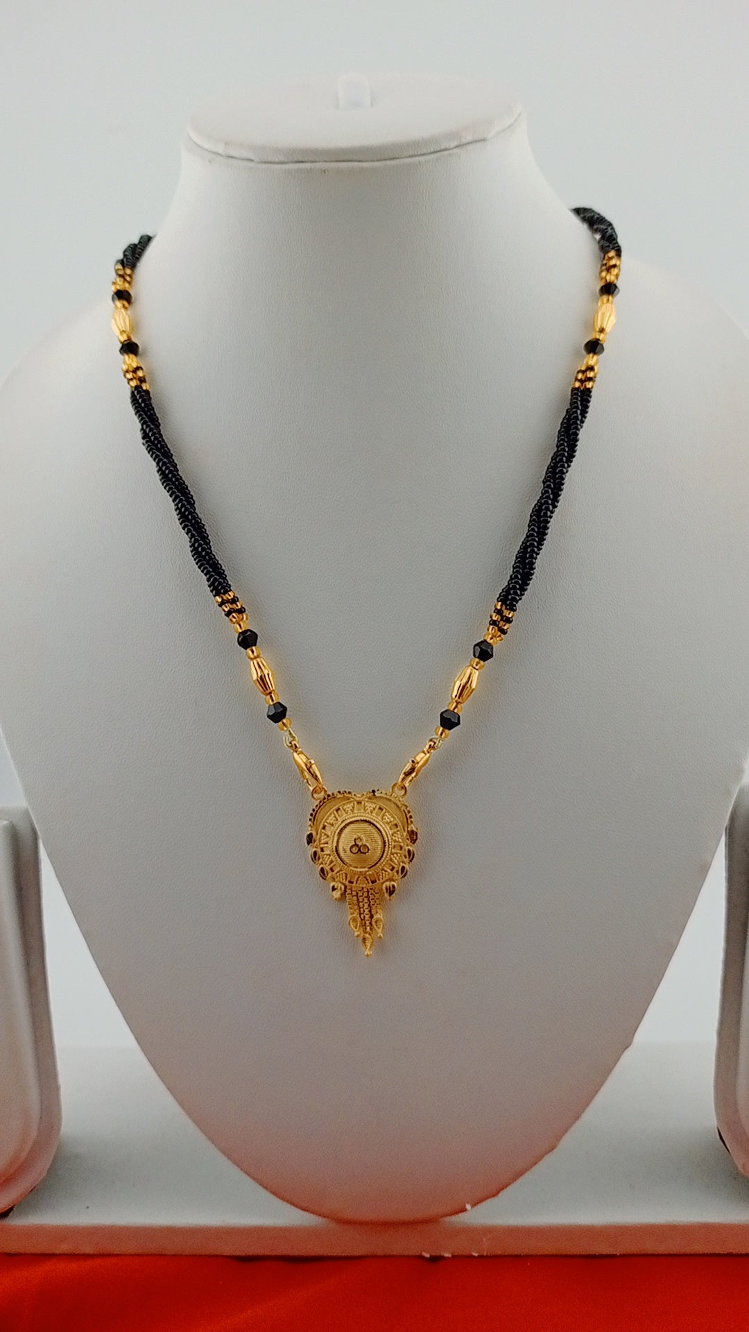 Small mangalsutra