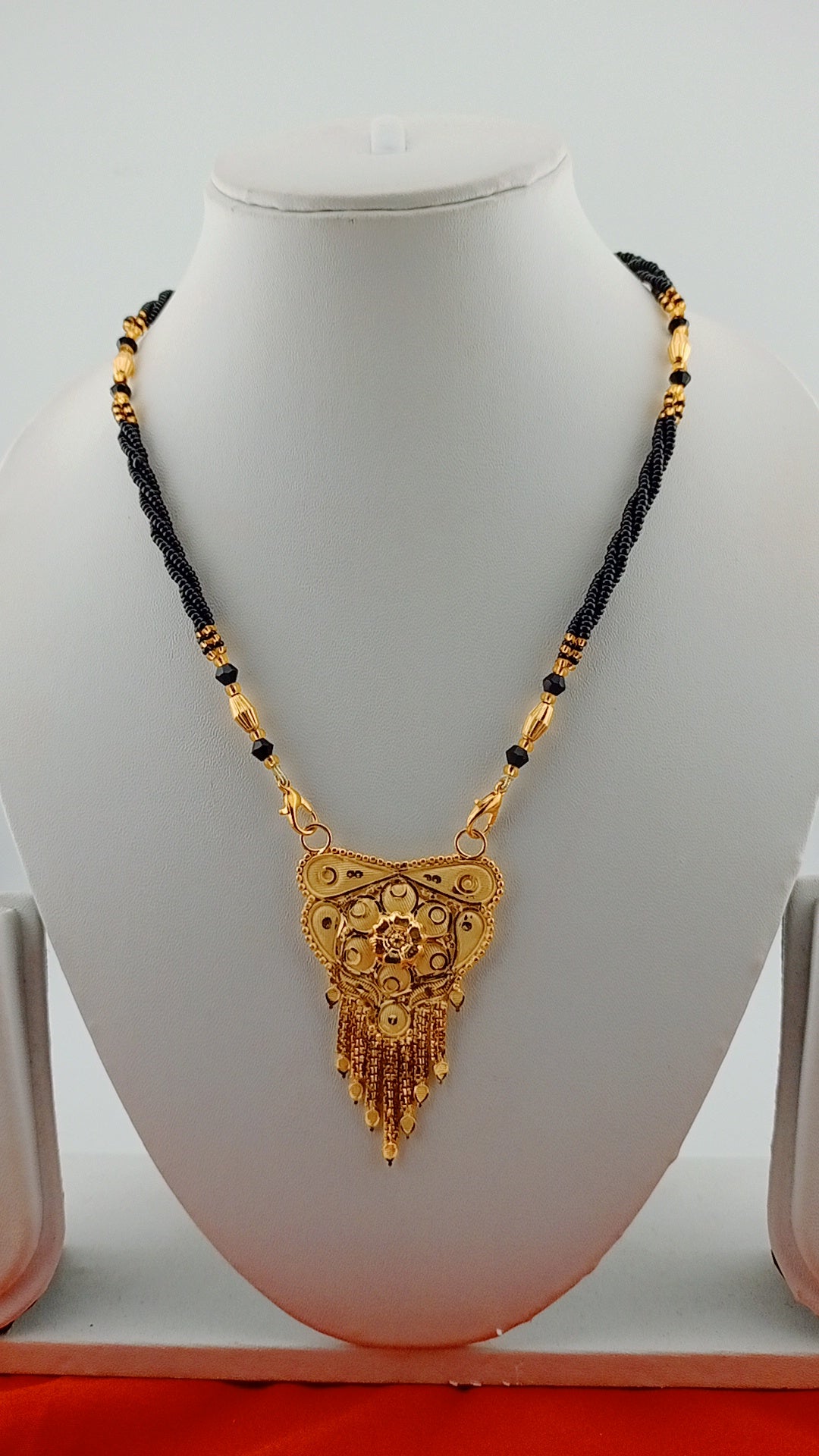 Small mangalsutra
