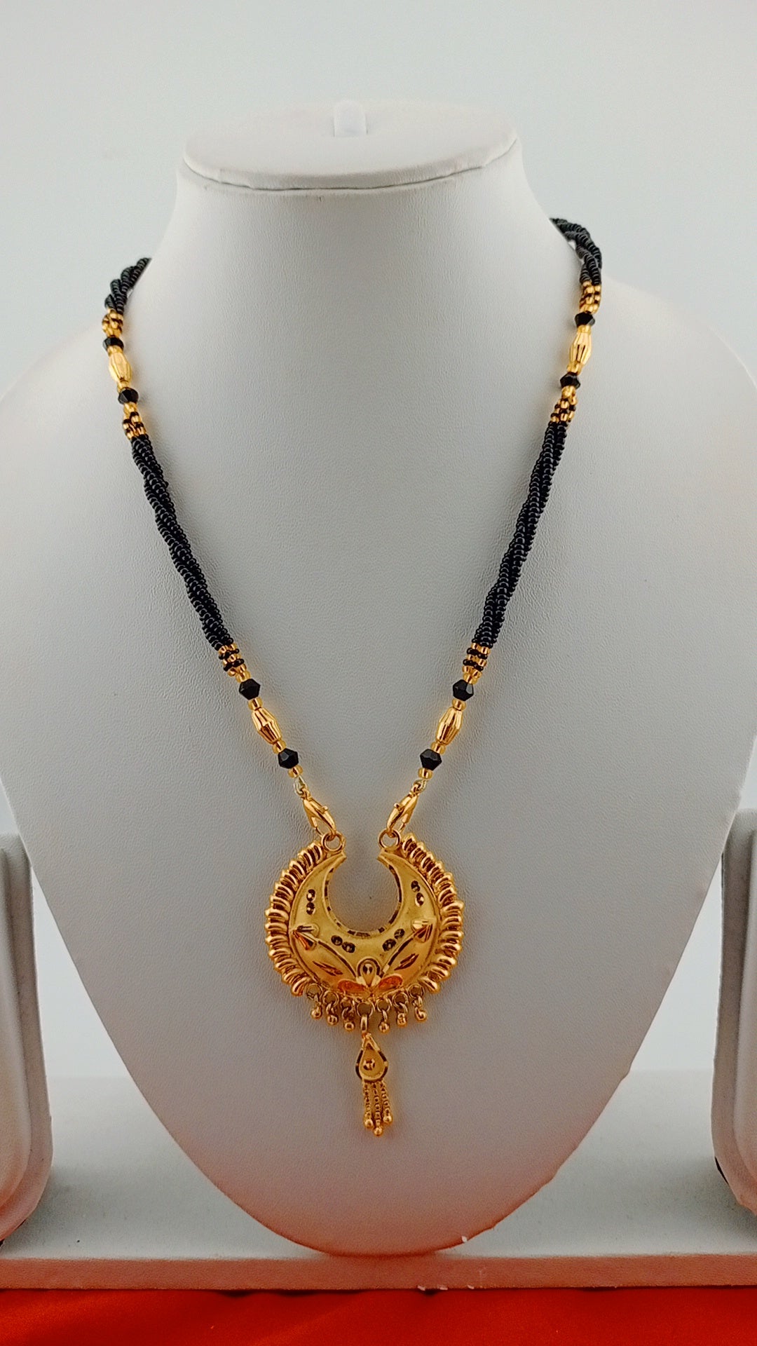 Small mangalsutra