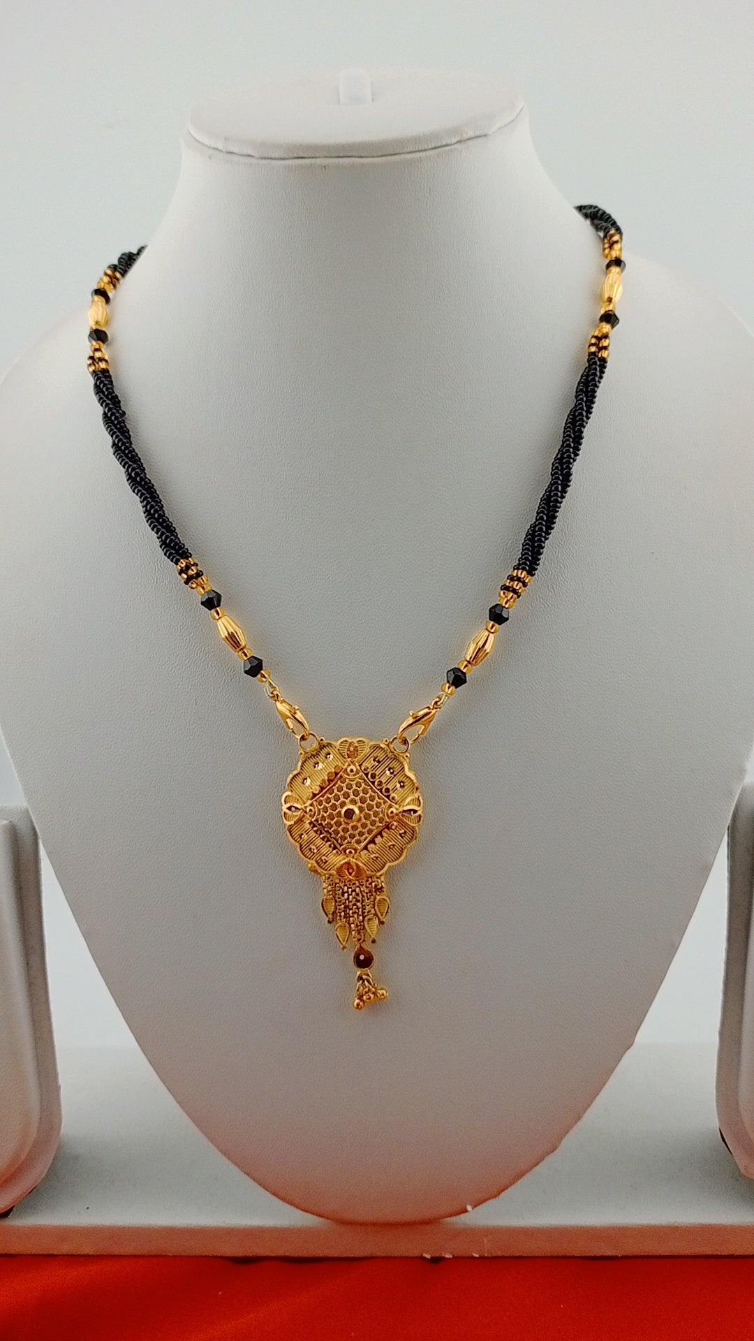 Small mangalsutra