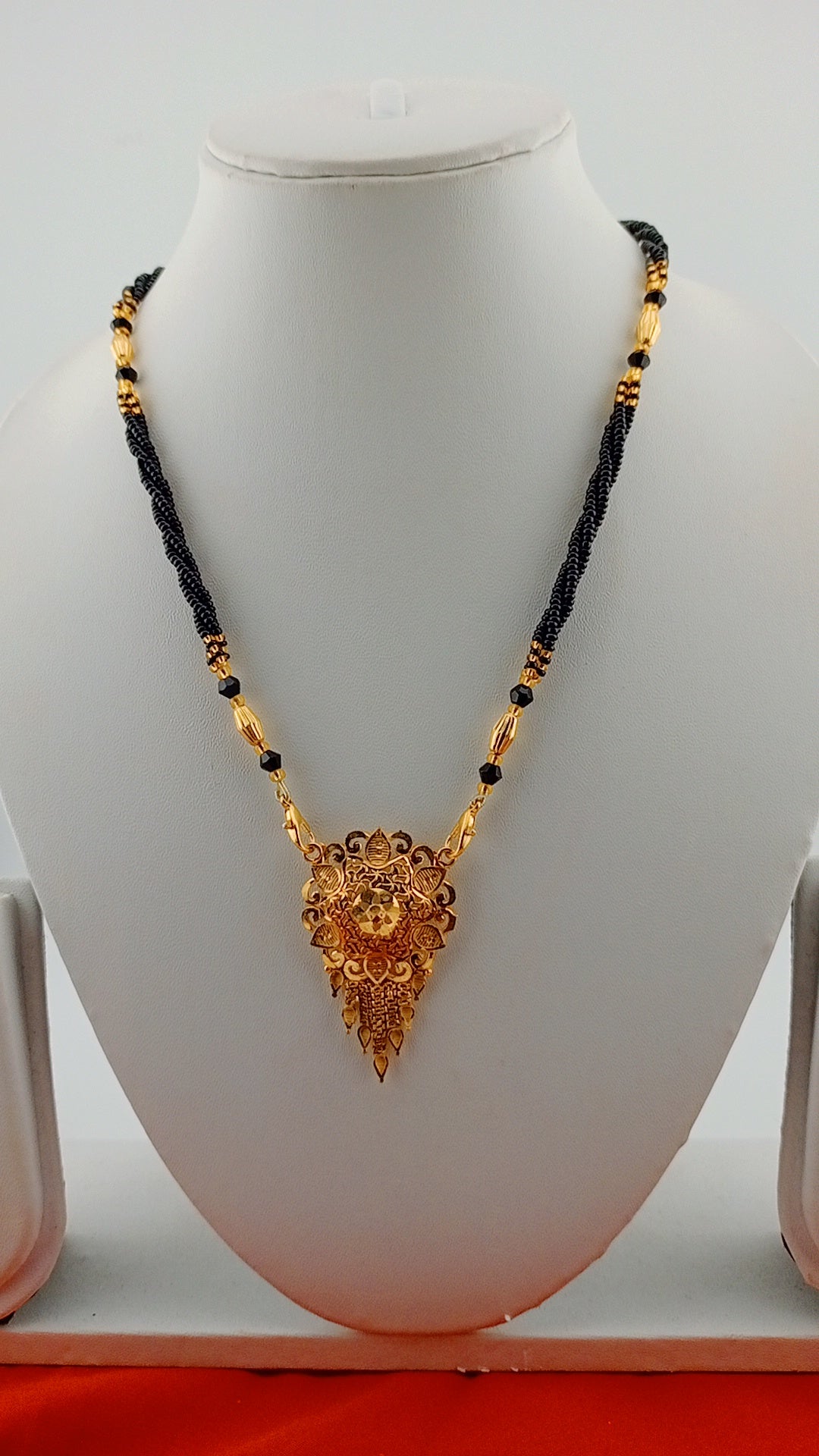 Small mangalsutra